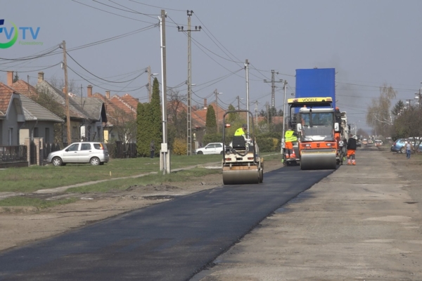 Elkezdődött a Kerecsendi és a kábelposta bekötő utak felújítása