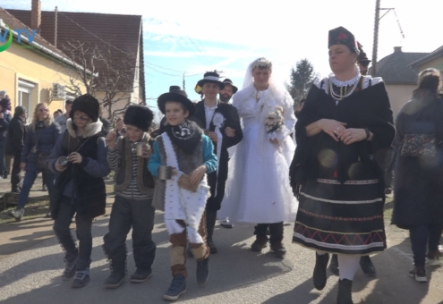 Remélés: Télűző maskarás felvonulás Novajon