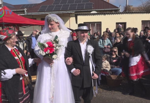 Maskarában űzték el a telet Novajon