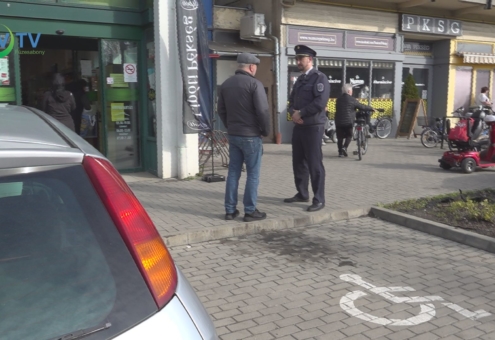 Ellenőrzik a mozgáskorlátozottak számára fenntartott parkolókat