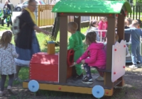 Birtokba vették a gyermekek a megújult játszóteret