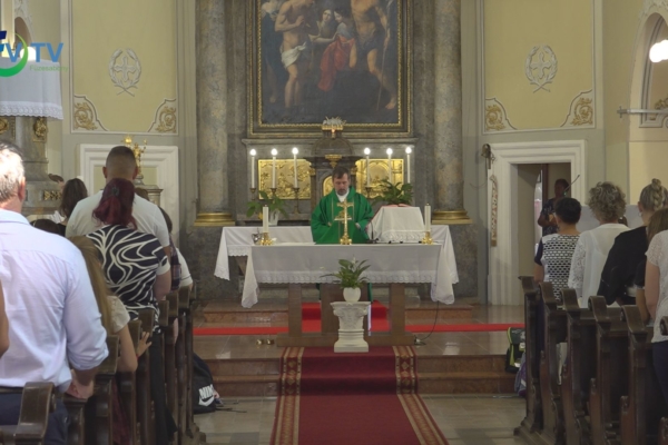 Iskolatáska szentelés a templomban