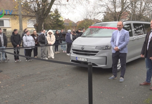 Új kisbuszt kapott a Remenyik