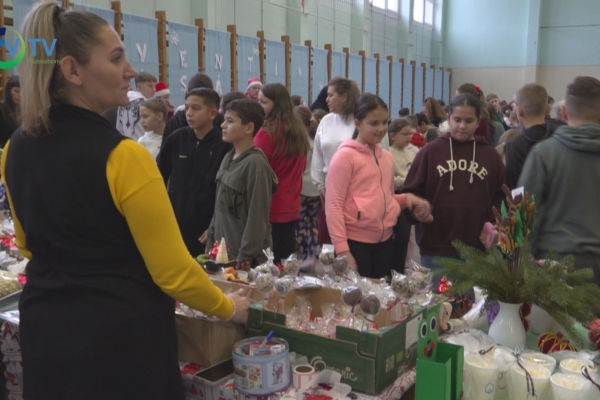 Adventi vásár a katolikus iskolába
