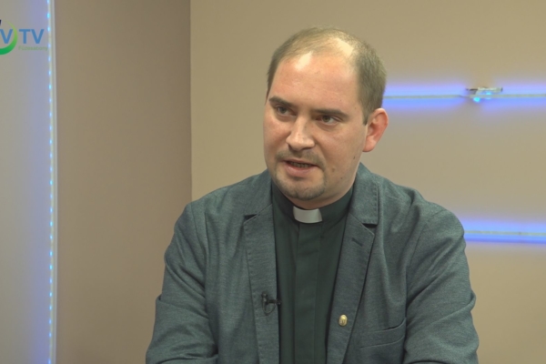 Bemutatkozik Liga Konrád atya