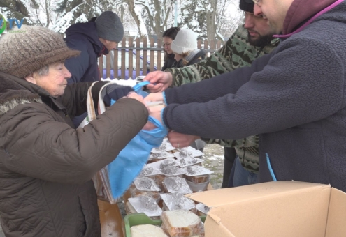 450 adag meleg étel a rászorulóknak