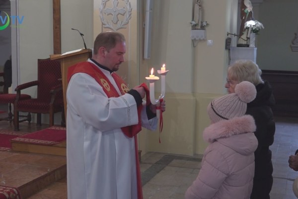 Balázsáldás a vasárnapi szentmisén