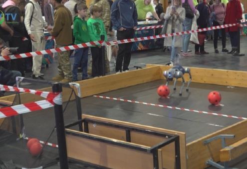 Robot programozási versenyen a füzesabonyi diákok