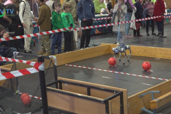 Robot programozási versenyen a füzesabonyi diákok