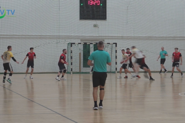 Férfi kézilabda: Félidei vezetésből döntetlen